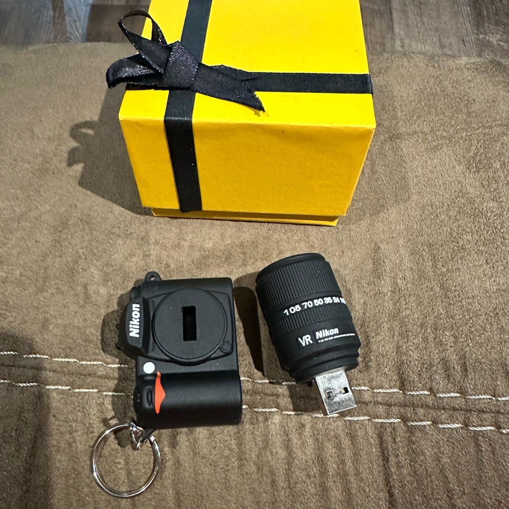 Nikon 4gb usb keychain